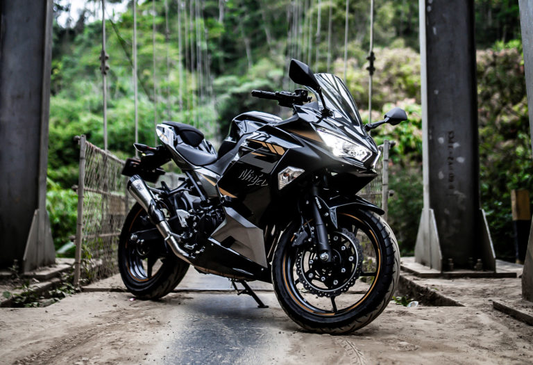 Kawasaki Ninja 250 ABS Black for rent in Bali