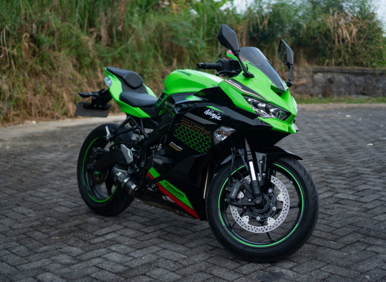 Kawasaki Ninja ZX25R 4 cylinders for rent in Bali