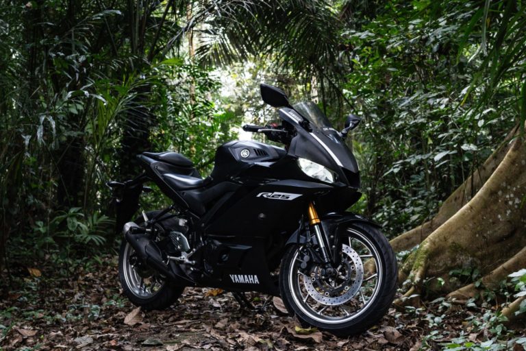 Yamaha R25 ABS Black for rent in Bali