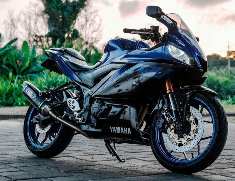 Yamaha R25 ABS Carbon for rent in Bali