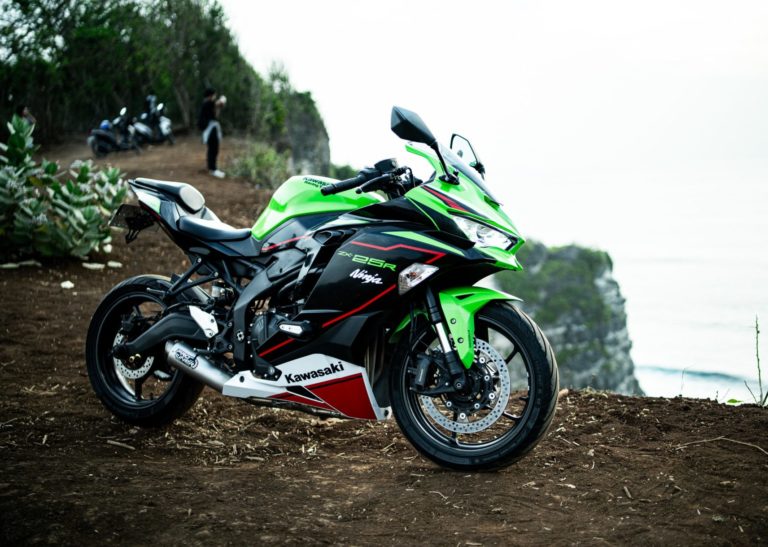 Kawasaki Ninja ZX-25R ABS 4 cylinders for rent in Bali