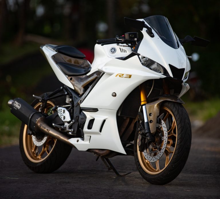 Yamaha R3 320cc ABS للإيجار في بالي