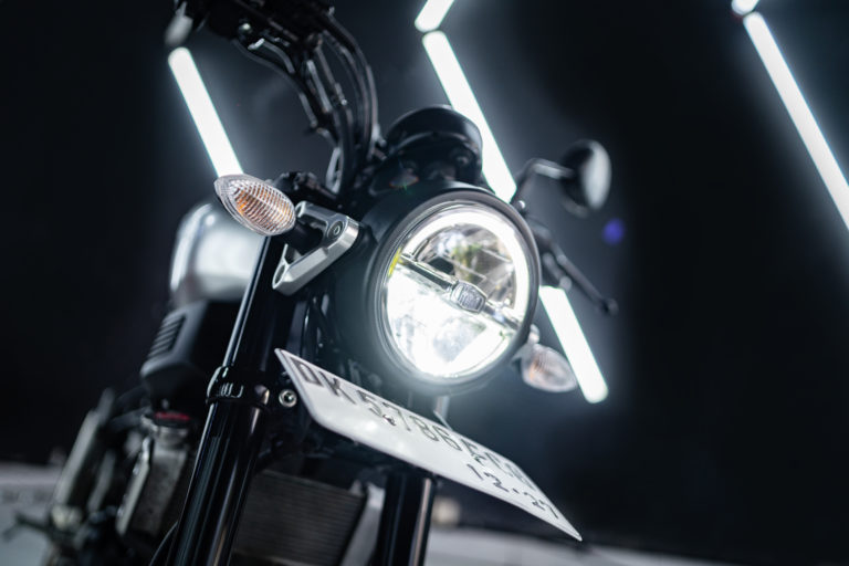 Yamaha XSR 155 Silver للإيجار في بالي