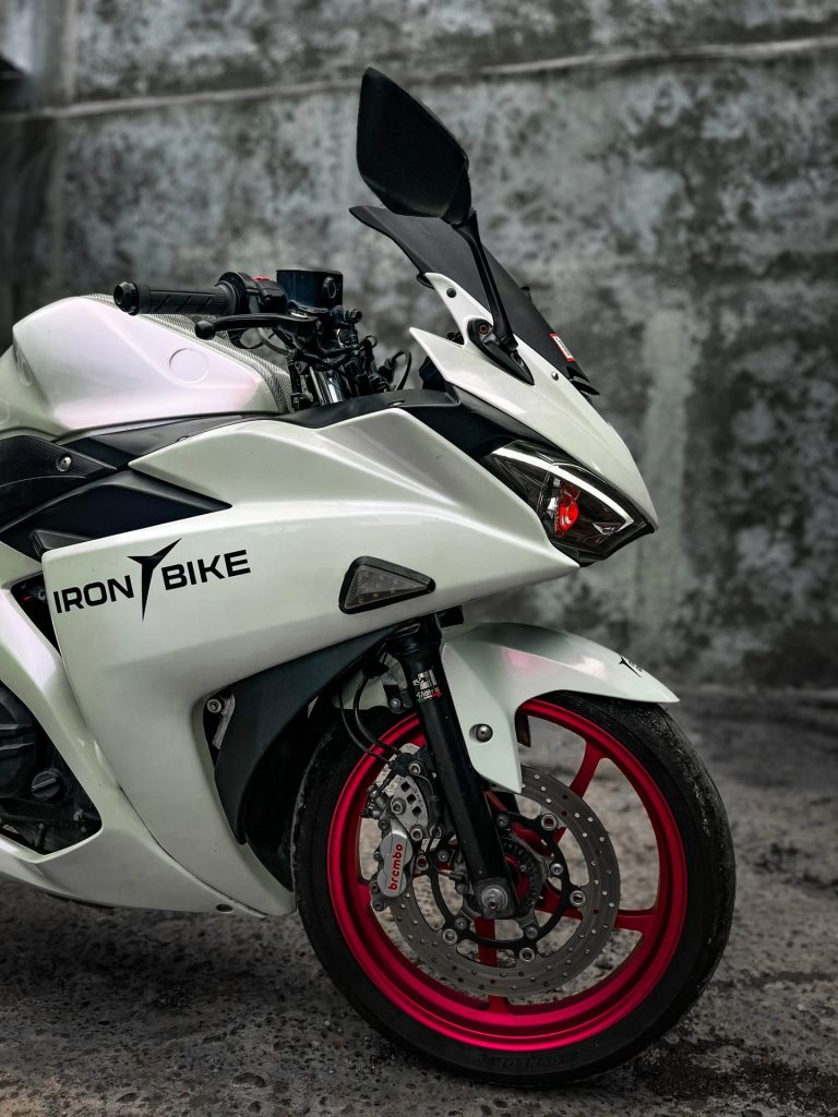 Yamaha R3 350cc ABS White Pearl للإيجار في بالي