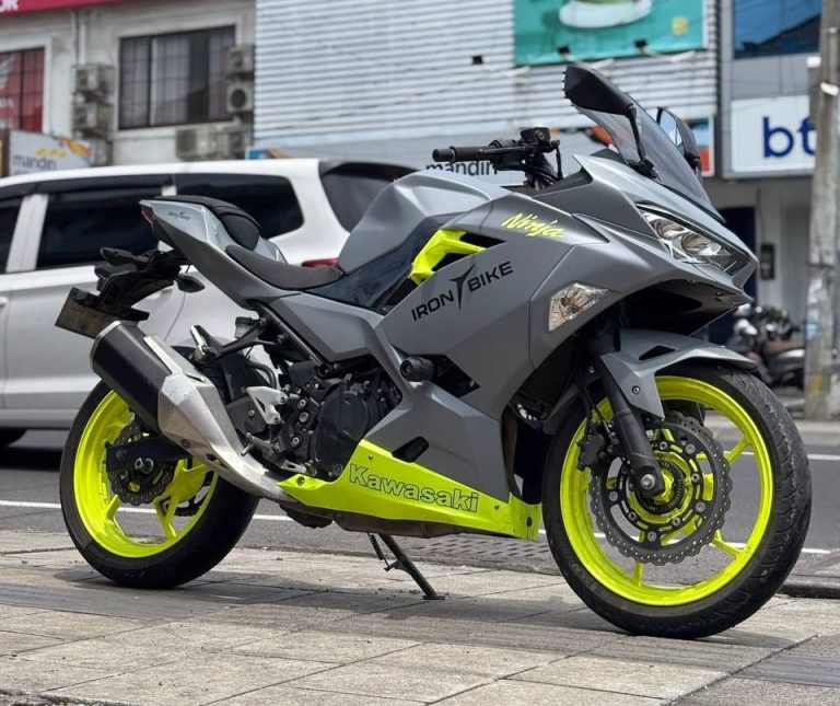 Kawasaki Ninja 250 ABS KEYLESS for rent in Bali