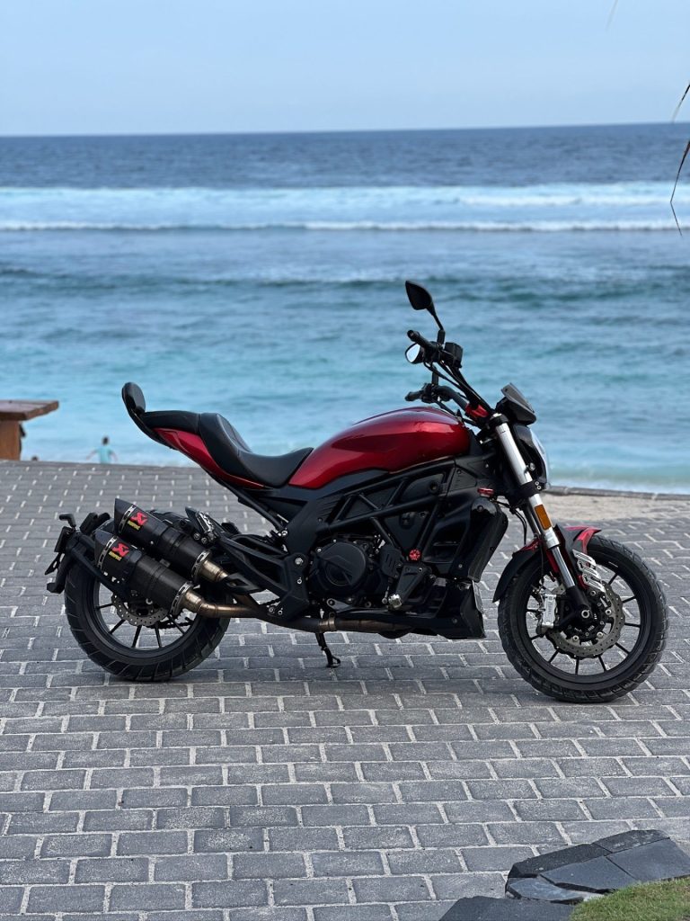 Benelli 502C (Ducati style) for rent in Bali