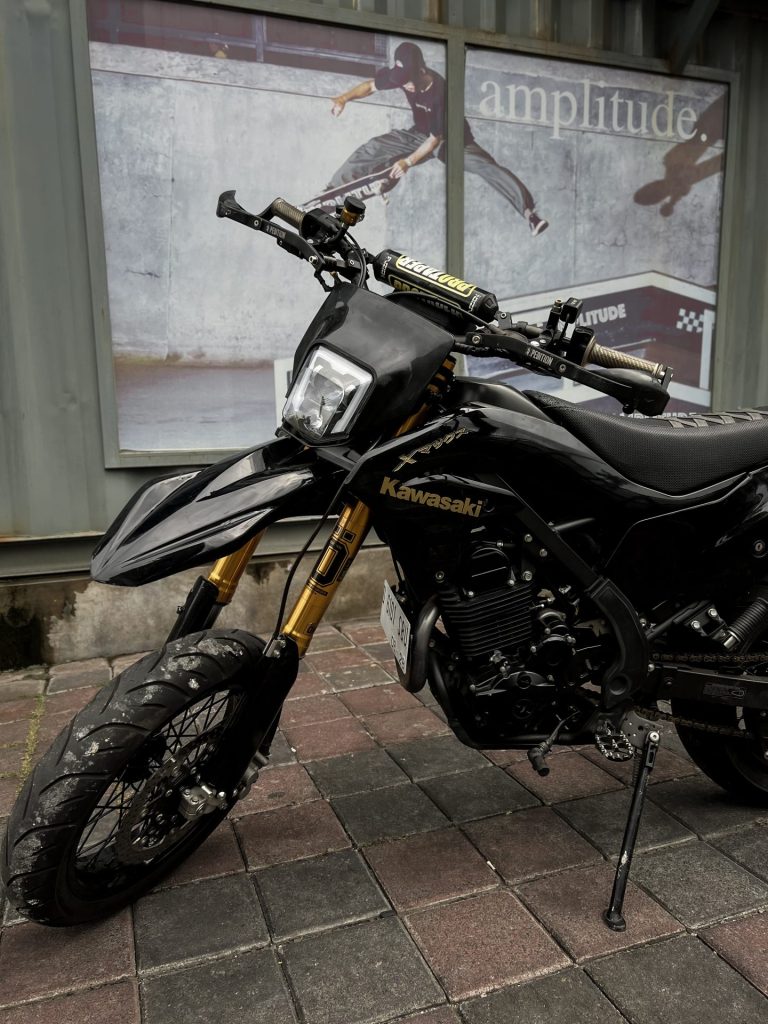 Kawasaki KLX230 SM SE SUPERMOTO for rent in Bali