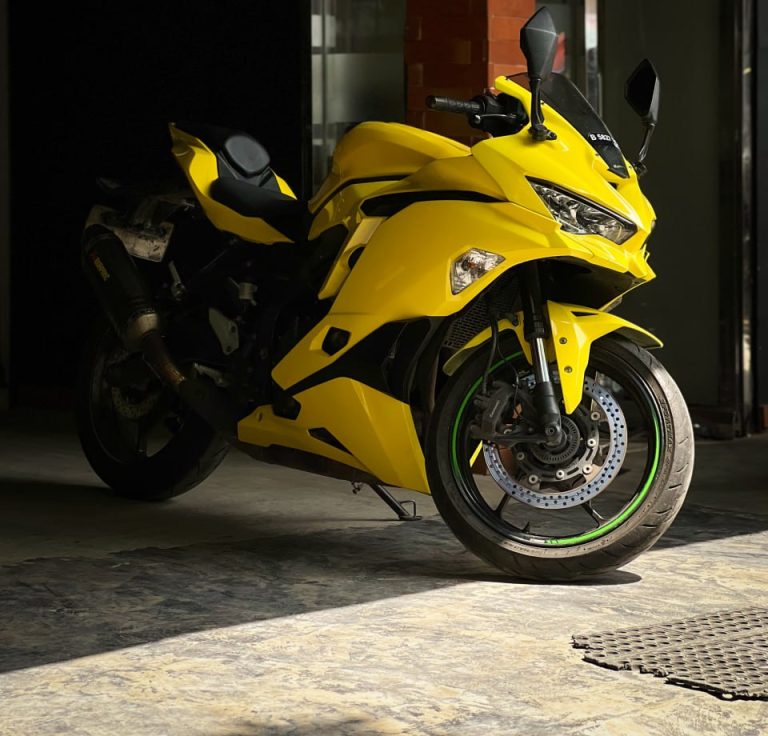 Kawasaki Ninja ZX25R 4 cylinders for rent in Bali