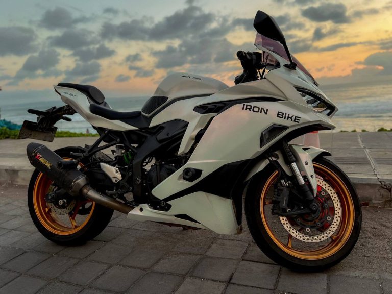 Kawasaki Ninja ZX25RR New ABS 4 cylinders Akrapovic for rent in Bali